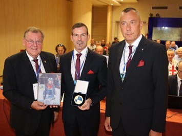 67. FIL kongresā goda medaļas saņēmuši četri Latvijas sacensību tiesneši