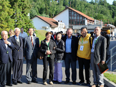 Foto: FIL 60. kongresa dalībnieku izbraukšana uz Siguldas trasi un vakariņas ar viljolnieku Ozolu