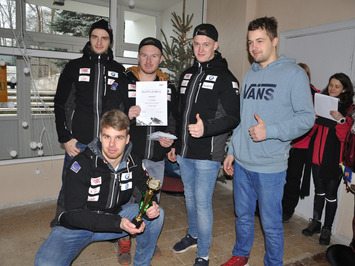 Kamaniņu braucēji izaicina Rīgas "Dinamo" hokejistus